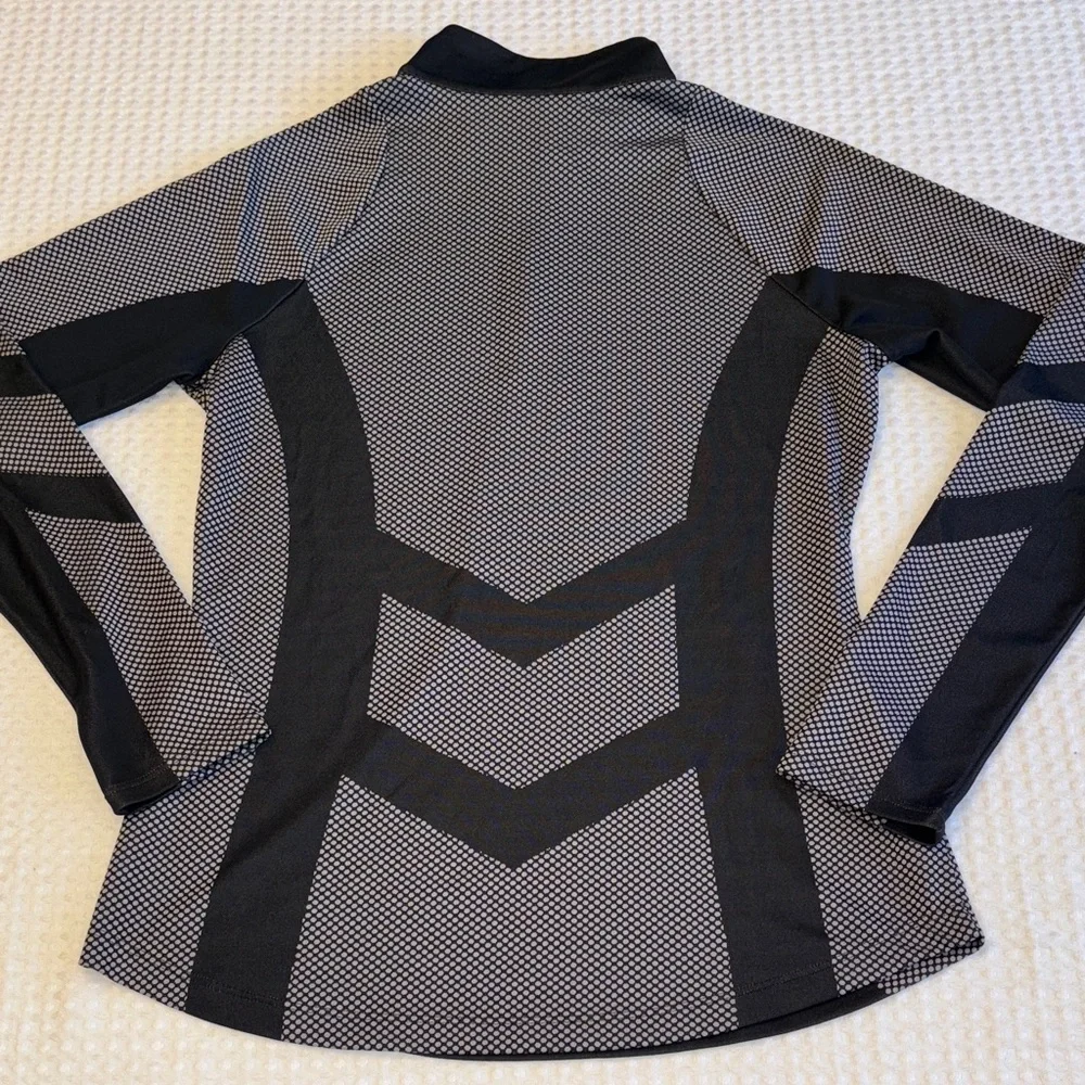 Under Armour MEDIUM Black Gray Dot Long Sleeve 1/4 Zip Mock Neck Top - Picture 9 of 12
